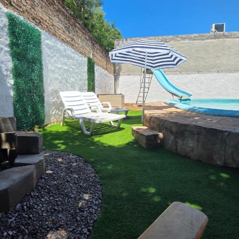 Casa familiar estilo colonial a metros del lago - Two-Bedroom House - 7
