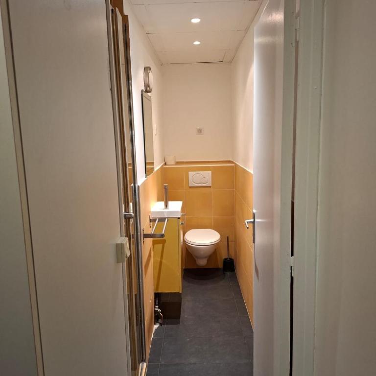 Private Guest Room and Bath Steps from Notre Dame - Chambre Double avec Salle de Bains Privative - 3