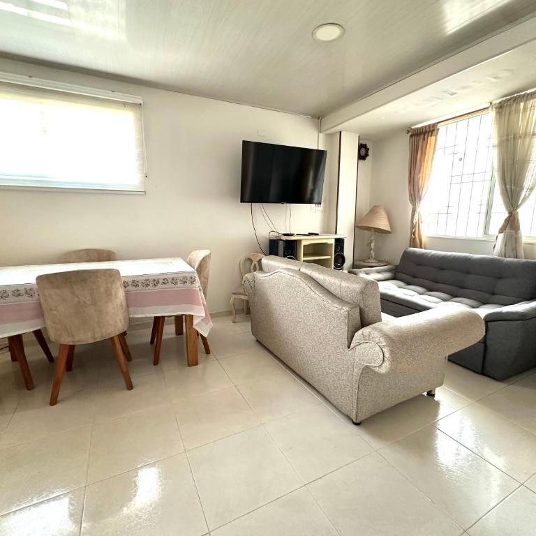 Apartamento amoblado - Three-Bedroom Apartment - 2