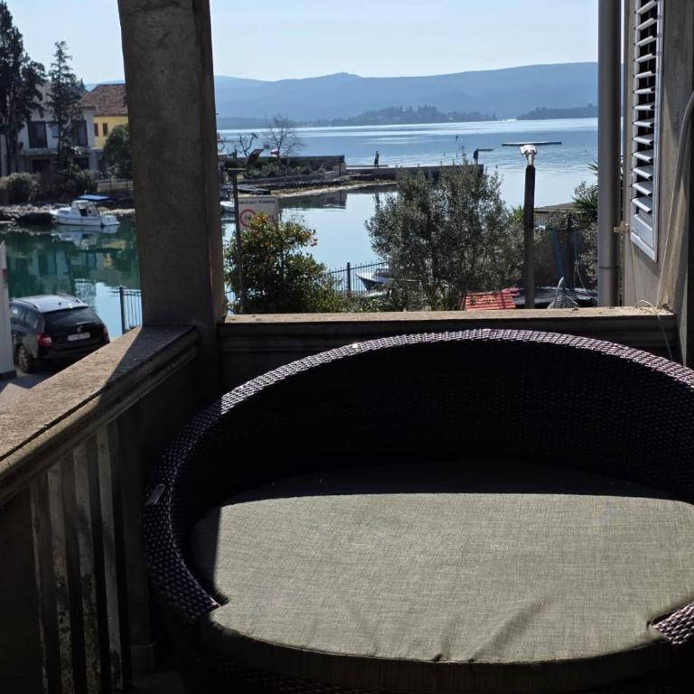 Villa Nela - Apartman Tipa "Suite" sa Bračnim Krevetom (Queen-size) i Pogledom na More - 12
