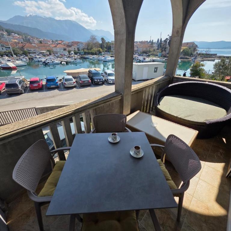 Villa Nela - Apartman Tipa "Suite" sa Bračnim Krevetom (Queen-size) i Pogledom na More - 11