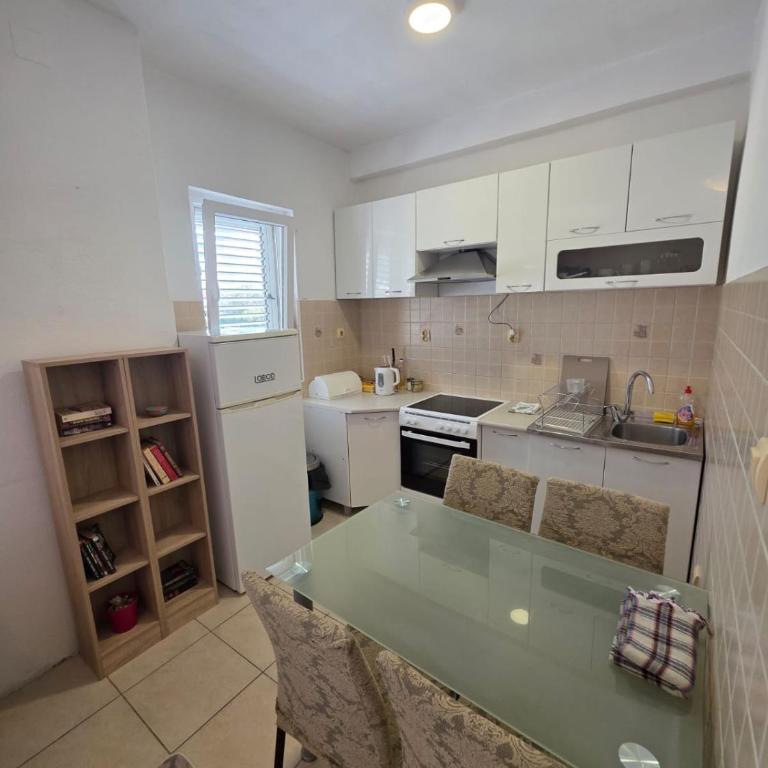 Villa Nela - Apartman Tipa "Suite" sa Bračnim Krevetom (Queen-size) i Pogledom na More - 10
