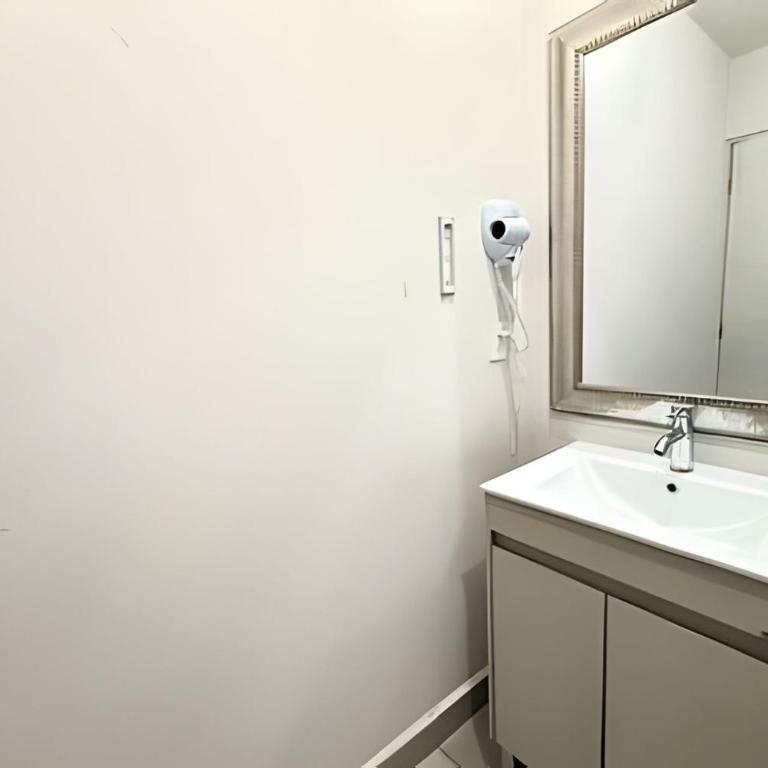 Centrico alojamiento para grupos/10px/wifi/parking - Family Room with Balcony - 11