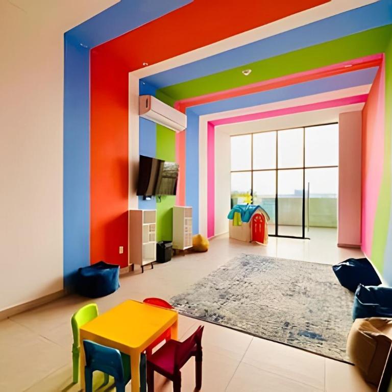 Centrico alojamiento para grupos/10px/wifi/parking - Family Room with Balcony - 31