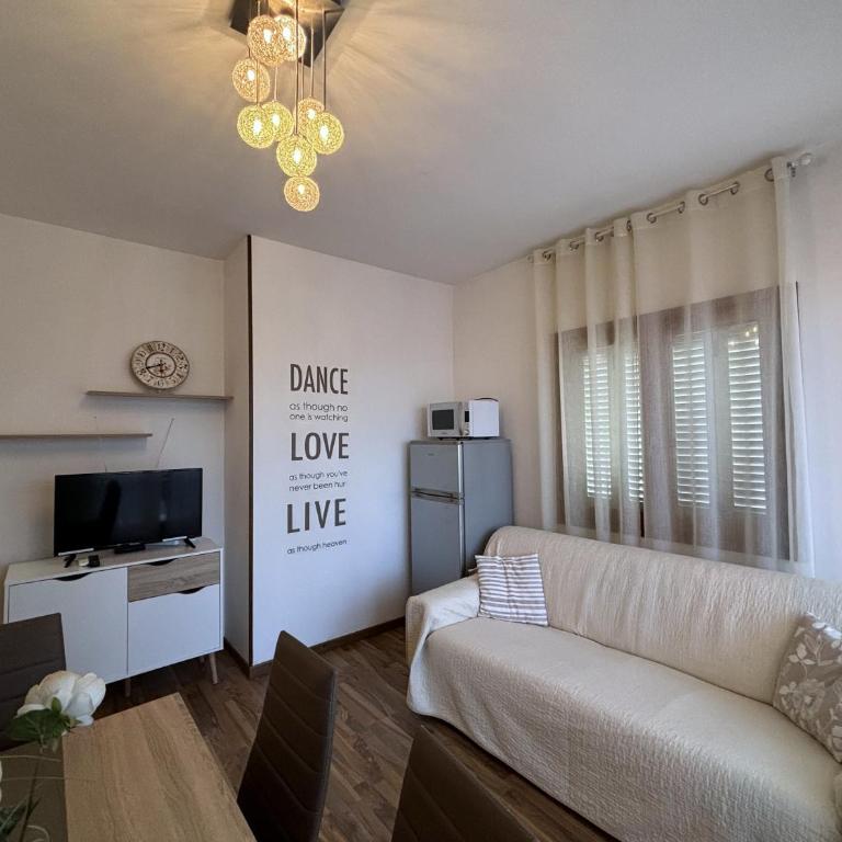 Last Minute Booking - Appartamento con 2 Camere da Letto - 7