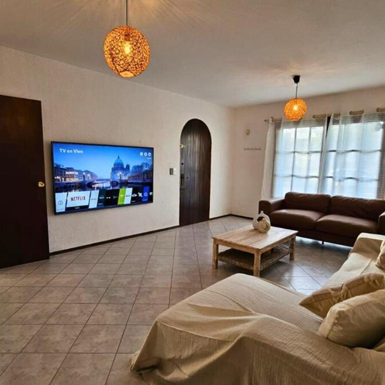 Casa a 1 cuadra de Playa Mansa Piscina y BBQ - Three-Bedroom House - 3