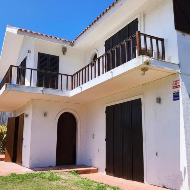 Casa a 1 cuadra de Playa Mansa Piscina y BBQ - Three-Bedroom House - 14