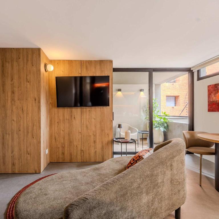 NOK Elegant 3BR Stay with Balcony at Bogota - Apartamento - 1