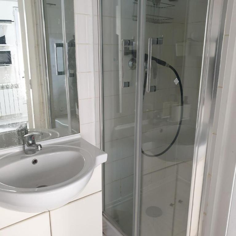 Charmant studio à Paris 13ᵉ proche métro - Appartement - 10