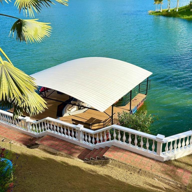 Villa frente al embalse - Villa - 3