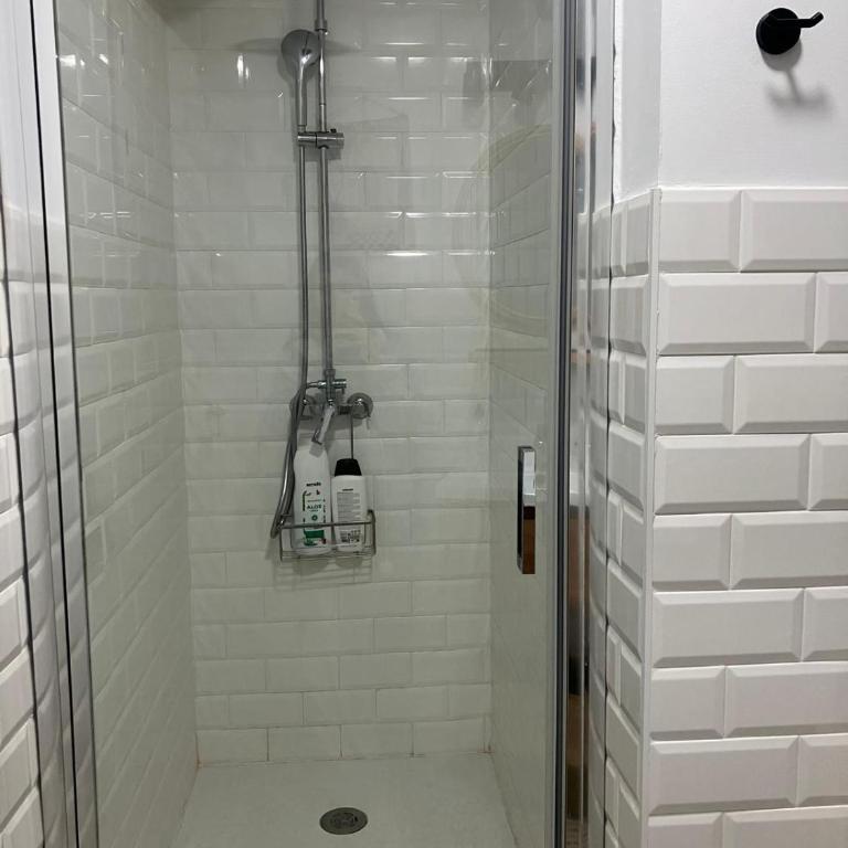 Judá Leví Rooms - Studio Lit Queen-Size - 6