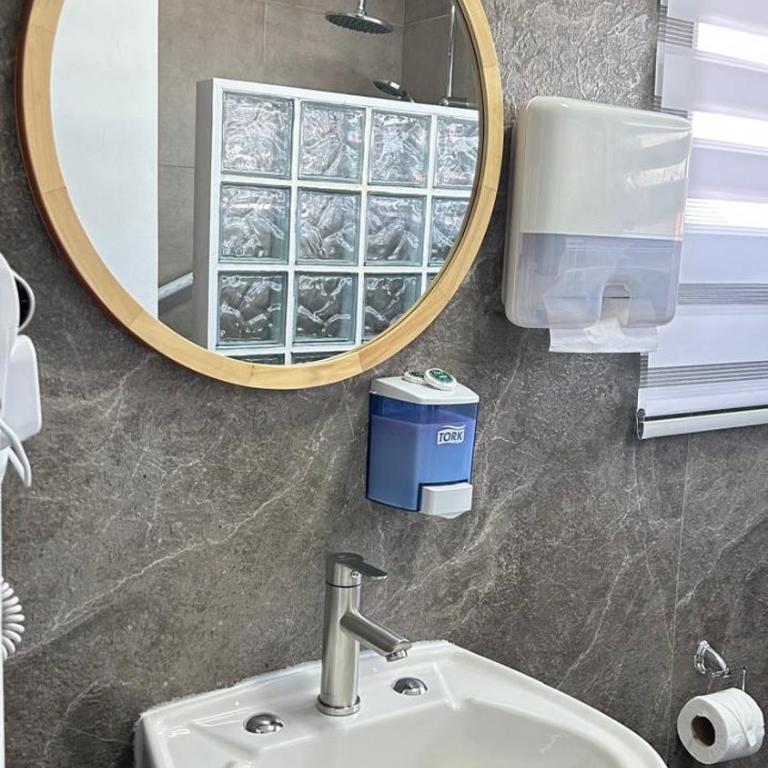 Hostal Like Home - Family Room with Private Bathroom - 27