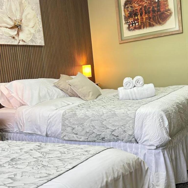 Hostal Like Home - Family Room with Private Bathroom - 33