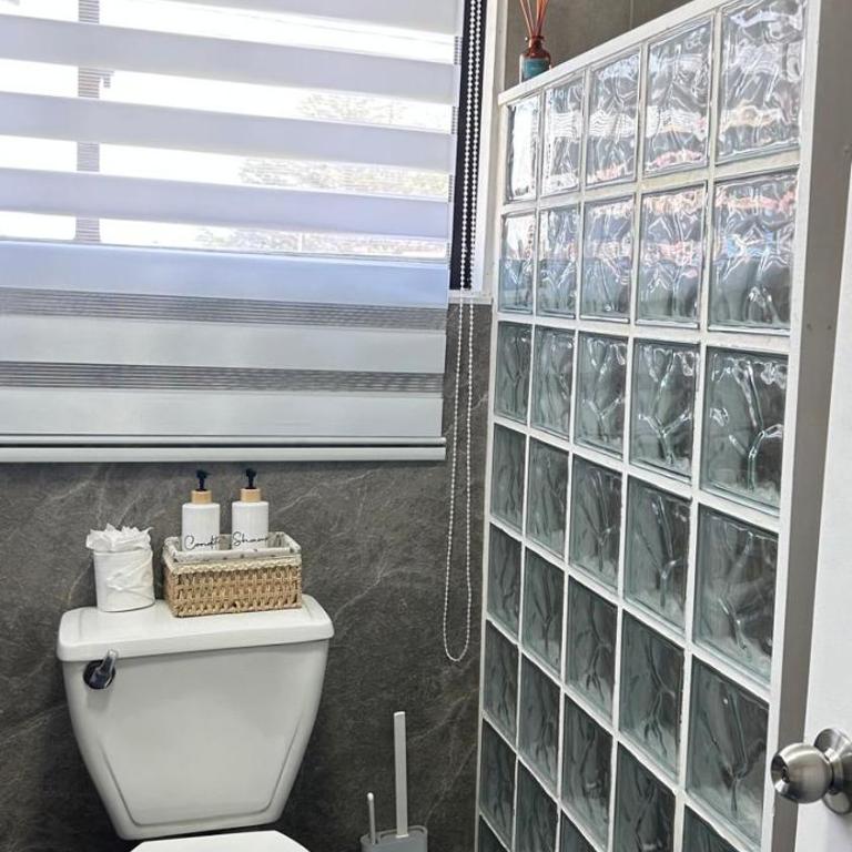 Hostal Like Home - Family Room with Private Bathroom - 35