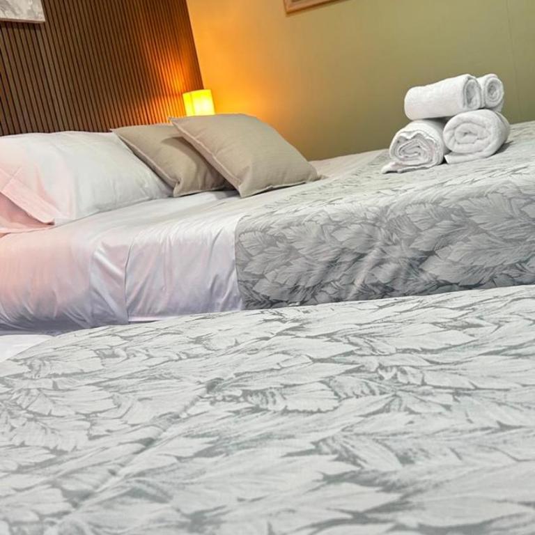 Hostal Like Home - Family Room with Private Bathroom - 29