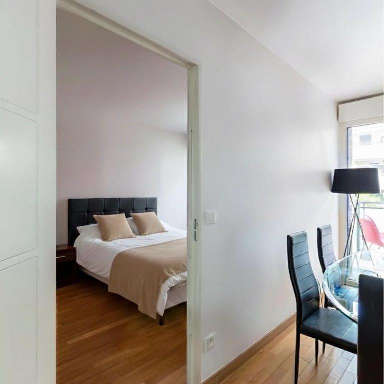 Eiffel Tower - Spacious 4BR - Sleeps 8 - Appartement 4 Chambres avec Balcon - 10