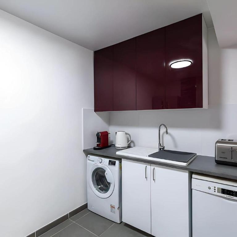 Eiffel Tower - Spacious 4BR - Sleeps 8 - Appartement 4 Chambres avec Balcon - 9