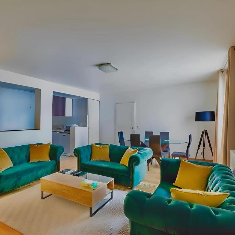 Eiffel Tower - Spacious 4BR - Sleeps 8 - Appartement 4 Chambres avec Balcon - 5