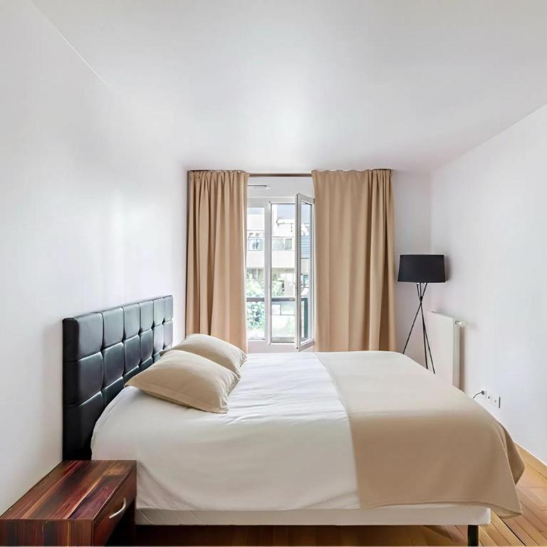 Eiffel Tower - Spacious 4BR - Sleeps 8 - Appartement 4 Chambres avec Balcon - 12