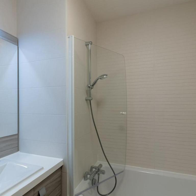 Eiffel Tower - Spacious 4BR - Sleeps 8 - Appartement 4 Chambres avec Balcon - 25
