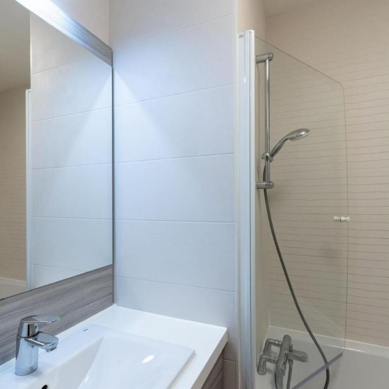 Eiffel Tower - Spacious 4BR - Sleeps 8 - Appartement 4 Chambres avec Balcon - 26