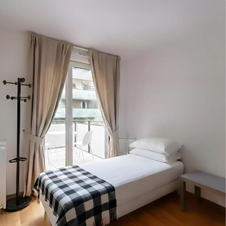 Eiffel Tower - Spacious 4BR - Sleeps 8 - Appartement 4 Chambres avec Balcon - 14