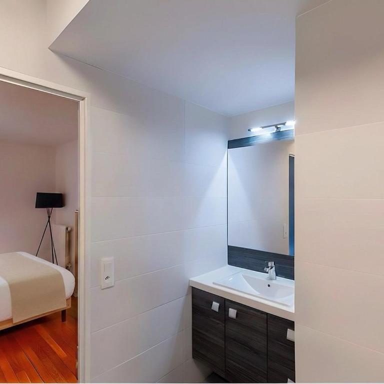 Eiffel Tower - Spacious 4BR - Sleeps 8 - Appartement 4 Chambres avec Balcon - 34