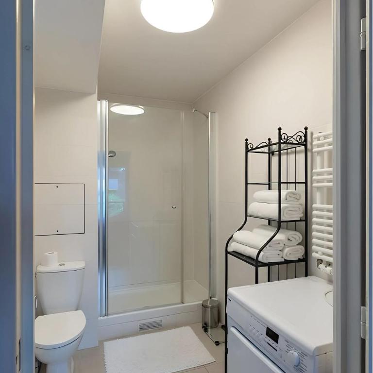 Eiffel Tower - Spacious 4BR - Sleeps 8 - Appartement 4 Chambres avec Balcon - 32