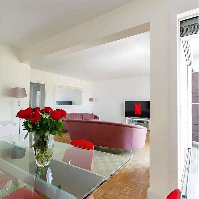 Eiffel View - Spacious 3BR - Sleeps 9 - Terrace - Appartement 3 Chambres Supérieur - 9