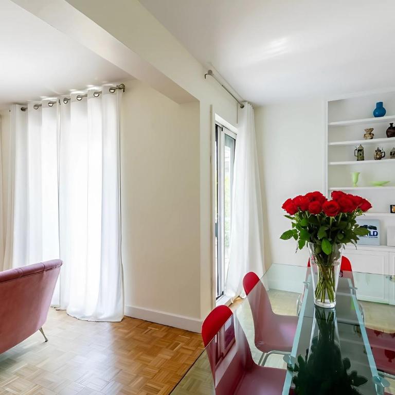 Eiffel View - Spacious 3BR - Sleeps 9 - Terrace - Appartement 3 Chambres Supérieur - 7