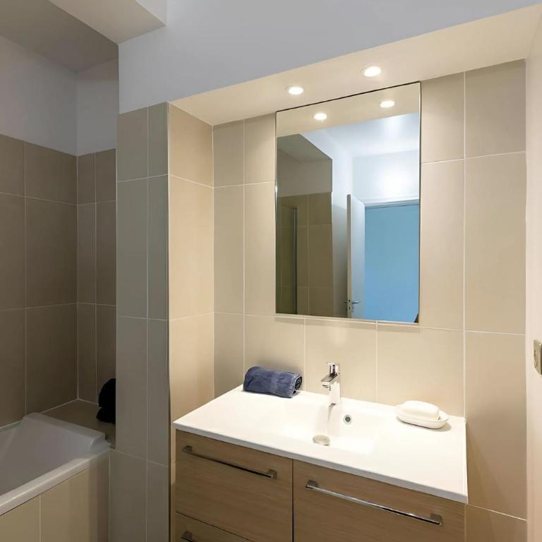 Eiffel View - Spacious 3BR - Sleeps 9 - Terrace - Appartement 3 Chambres Supérieur - 28