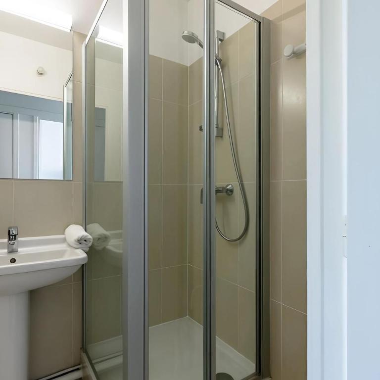 Eiffel View - Spacious 3BR - Sleeps 9 - Terrace - Appartement 3 Chambres Supérieur - 32