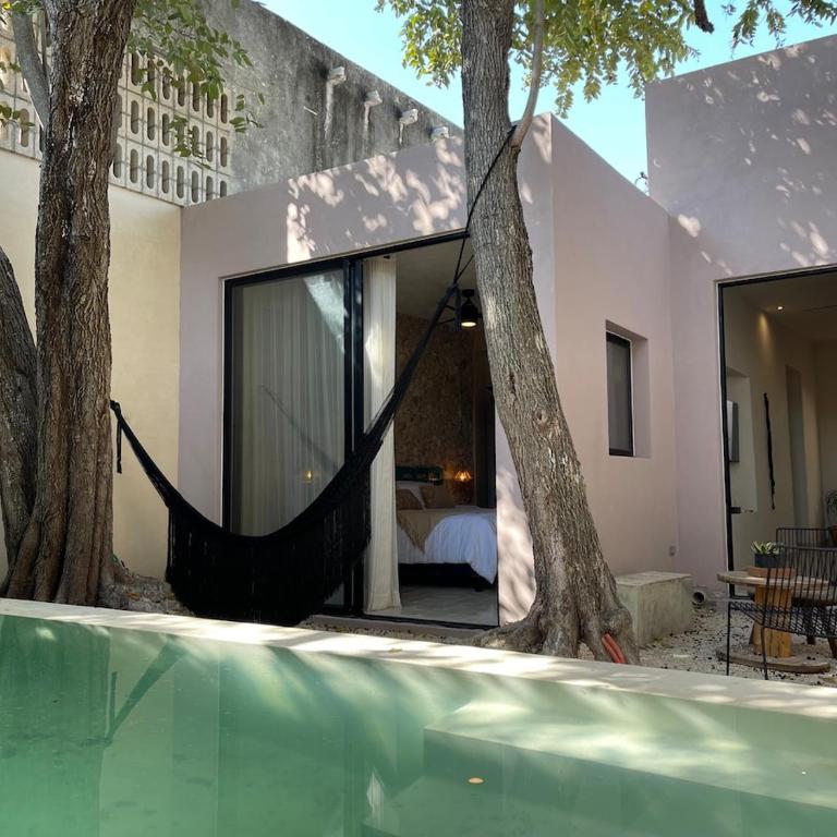 Stylish Escape in Mérida Centro, Vibrant Nightlife Nearby - Two-Bedroom House - 4