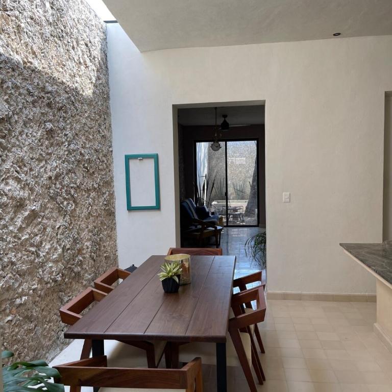 Stylish Escape in Mérida Centro, Vibrant Nightlife Nearby - Two-Bedroom House - 27
