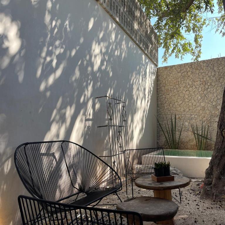 Stylish Escape in Mérida Centro, Vibrant Nightlife Nearby - Two-Bedroom House - 36