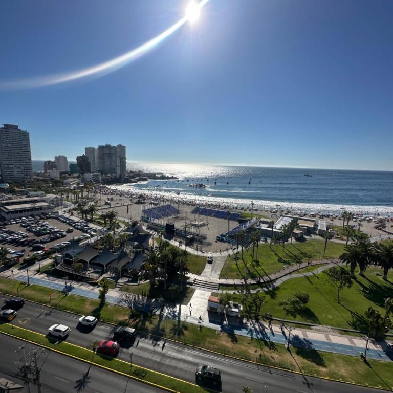 Departamento Frente al Mar Playa Cavancha con Jacuzzi - Three-Bedroom Apartment - 5