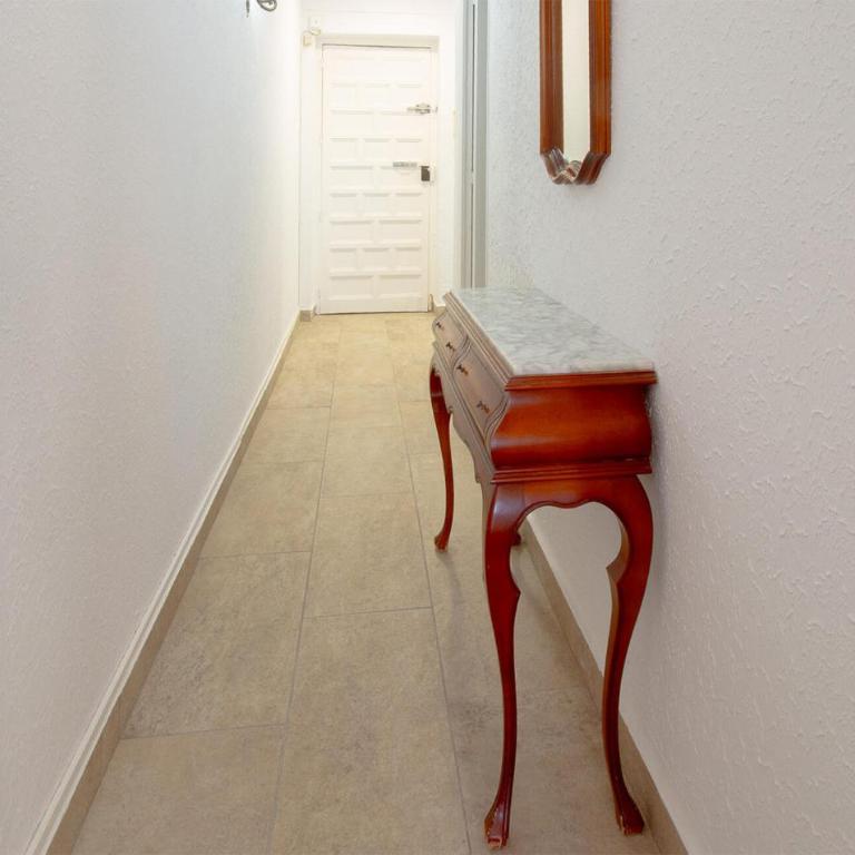 Amazing Apartment In Torrevieja - Apartamento de 1 dormitorio - 12