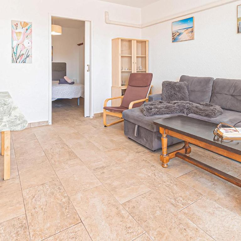 Amazing Apartment In Torrevieja - Apartamento de 1 dormitorio - 9