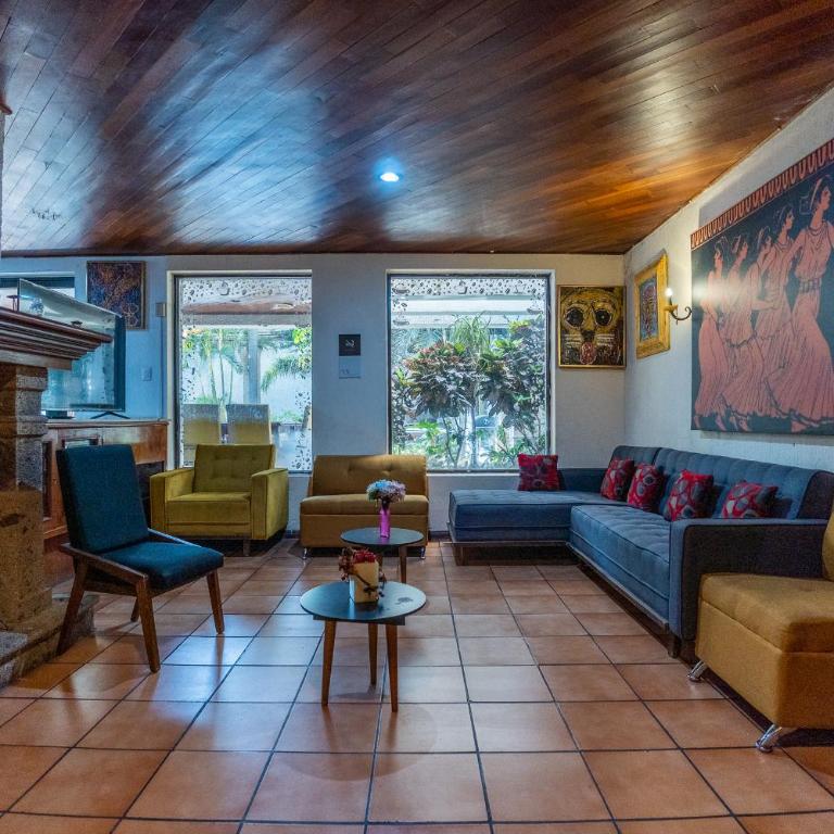 Chapalita Grand House - Eight-Bedroom House - 35