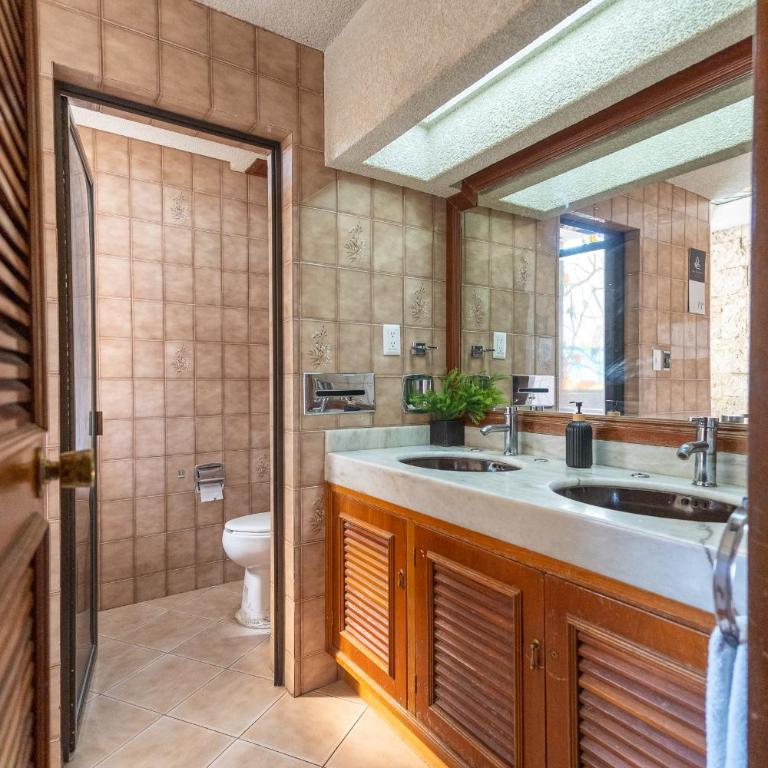 Chapalita Grand House - Eight-Bedroom House - 80