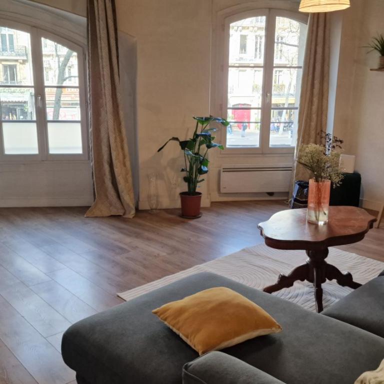 Gare Montoparnasse ,awesome, 76 m2 2 bedroom,,center of st Germain ,5 mins Eiffel tour and Louvre meusm ,2 mins latin dustrict and Cathedral of Notre of Paris - Appartement 1 Chambre - 37
