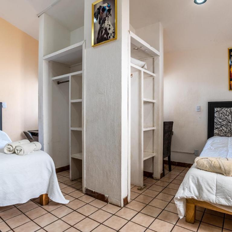 Chapalita Grand House - Eight-Bedroom House - 99