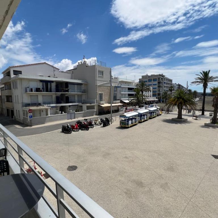 Impérial 1 Appartement vue mer face à la plage Rive Gauche du Grau-du-Roi - Apartment - 17