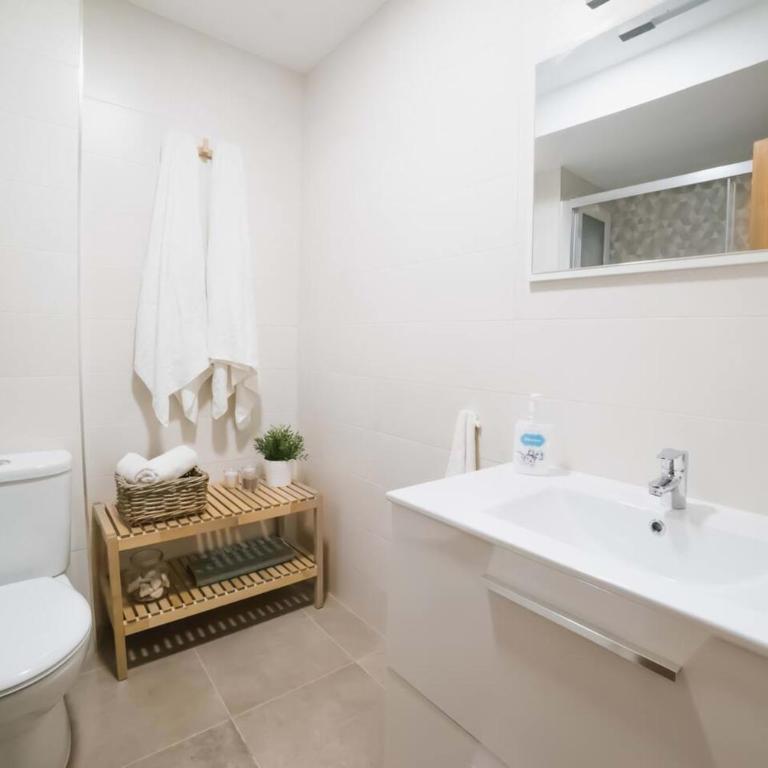 Apartamento Soleado a 2 min de Playa con 2 AC y Terraza - Apartamento de 2 dormitorios - 8