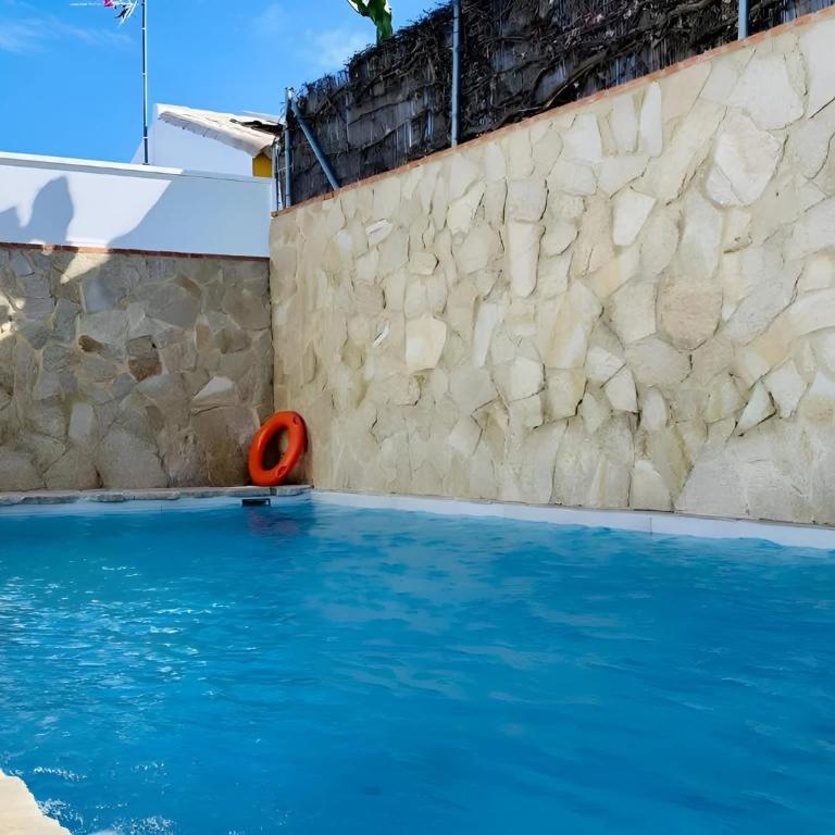 Amplio Chalet con Piscina privada Terraza y Barbacoa Cerca del pueblo - Casa - 2