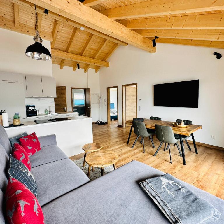 Berg Fux - 5 neue wohlfühl Ferienwohnungen mit Bergblick, Balkon, Parkplatz, nahe Oberstdorf - Apartment mit 2 Schlafzimmern und Balkon - 3