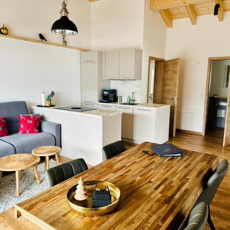 Berg Fux - 5 neue wohlfühl Ferienwohnungen mit Bergblick, Balkon, Parkplatz, nahe Oberstdorf - Apartment mit 2 Schlafzimmern und Balkon - 9