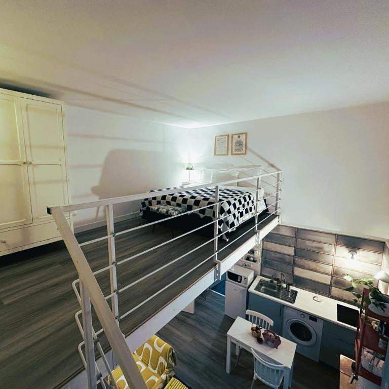Art-Filled Loft 289 Via Toledo Heart of Naples and Plebiscito - One-Bedroom Apartment - 12