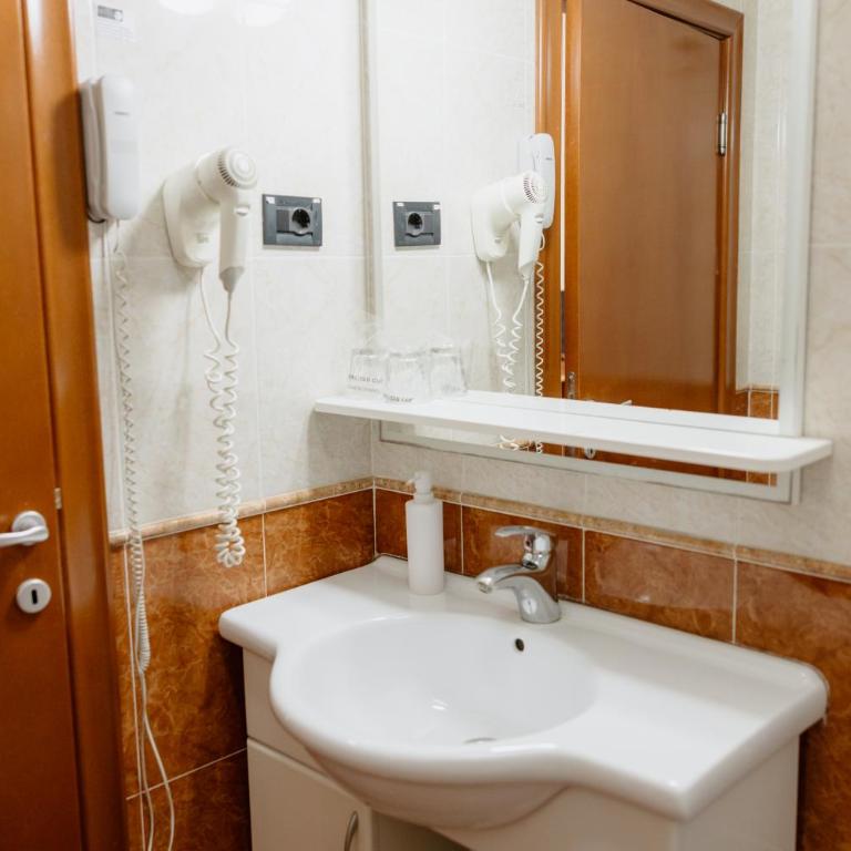 Hotel N - Triple Room - 8