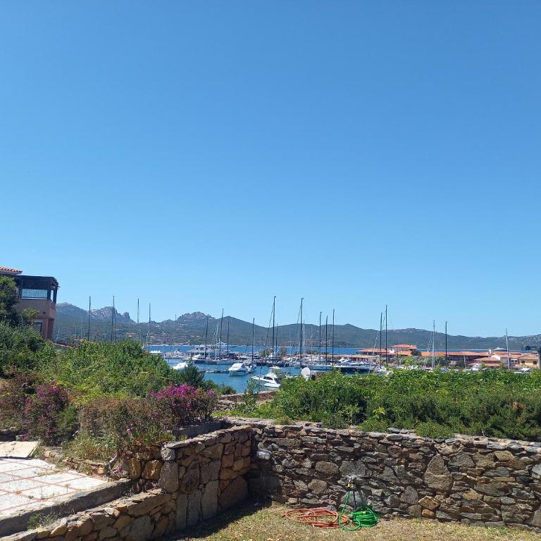 PORTO ROTONDO TRAUMHAFTE FERIENWOHNUNG MIT GARTEN und PARKPLATZ ZU VERMIETEN! APPARTAMENTO VACANZE DA SOGNO A PORTO ROTONDO CON GIARDINO E PARCHEGGIO IN AFFITTO! - Appartamento con 1 Camera da Letto - 2